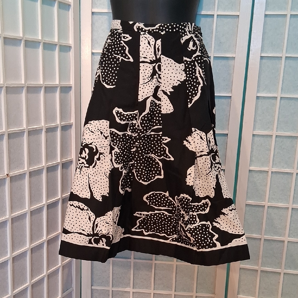 Dress Barn Black and White Floral  Skirt 6747